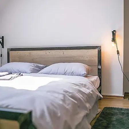 Schoendorf - Virtual Reception Hostel Μπρατισλάβα